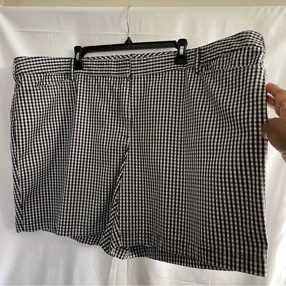 Lands' End Women’s Black and White Shorts Classic Checkered Design Size 26W